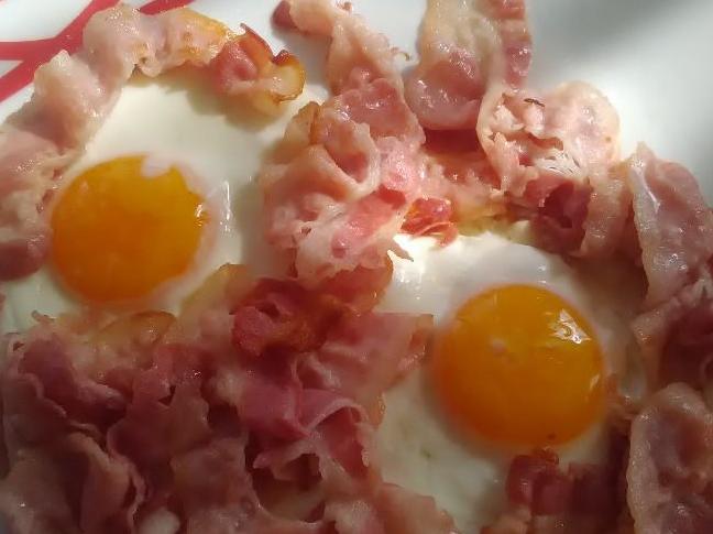 Uova al bacon