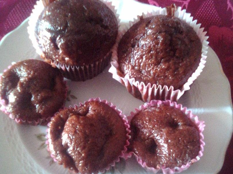 Muffin al cacao con cuore di pera