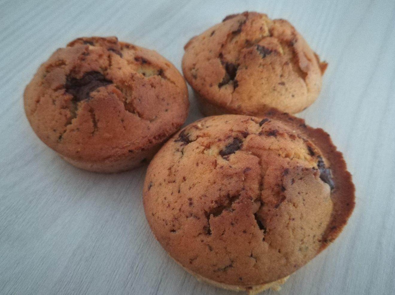 Muffin con zucchero di canna e cioccolato