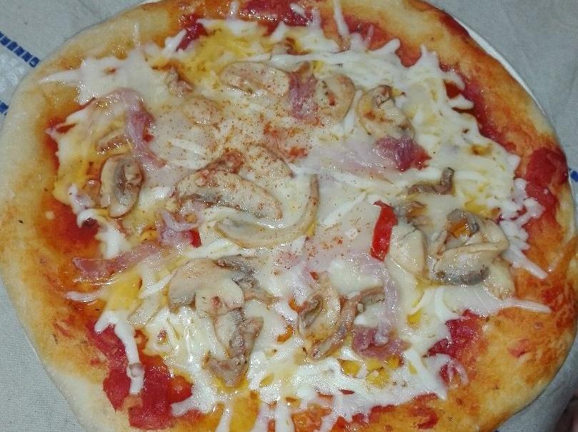 Pizza con funghetti