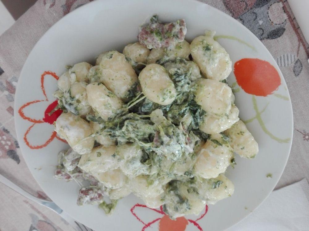 Gnocchi di patate con broccoli e salsiccia