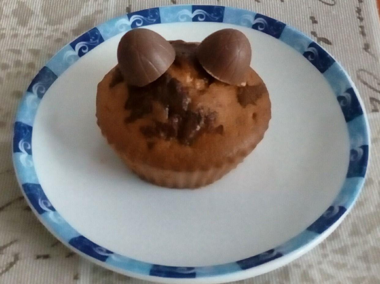Muffin con scaglie e decorazioni di cioccolato