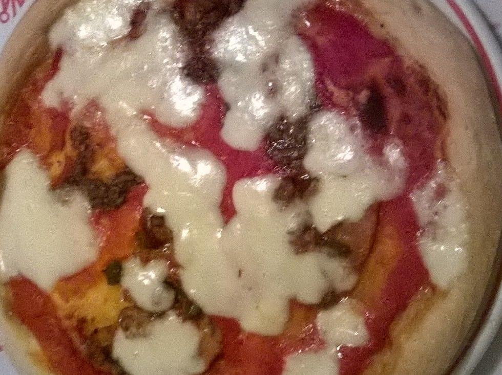 pizza con acciughe al peperoncino