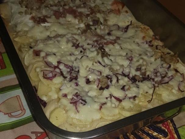 Pizza base alta Patate e cipolla