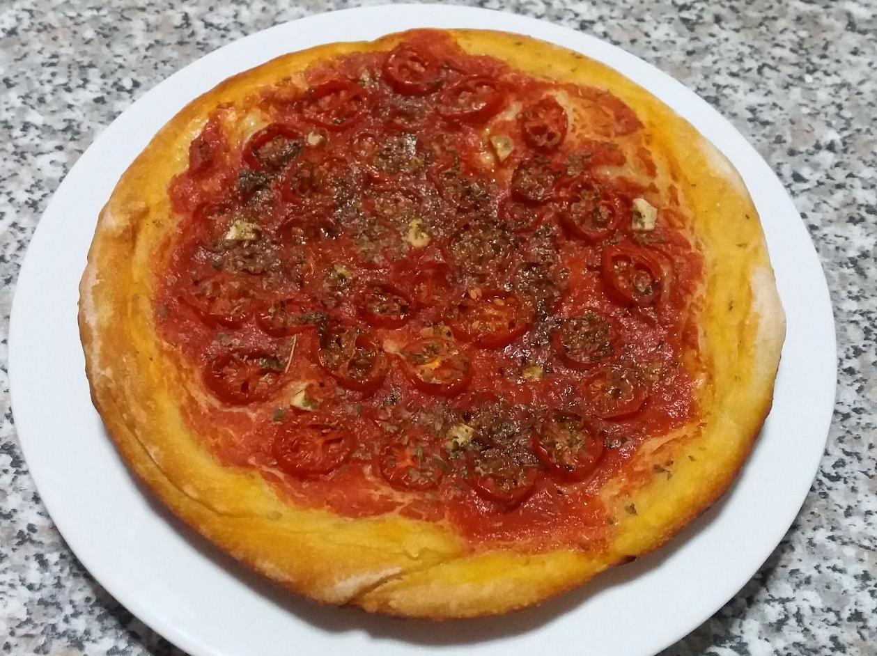 Pizza con pomodorini