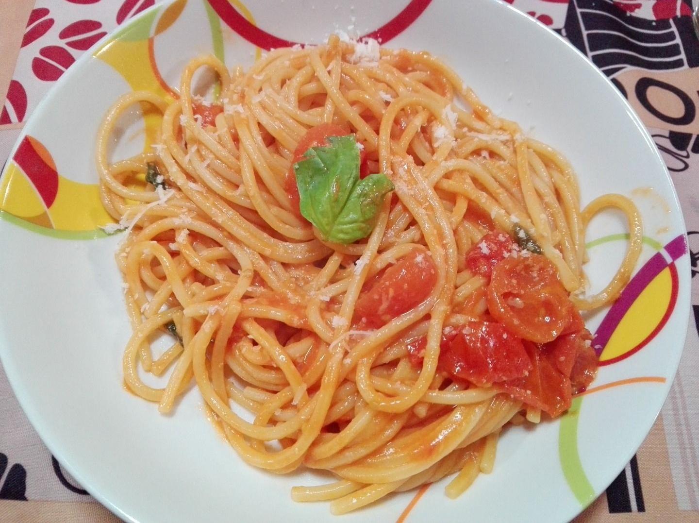 Spaghetti con i pomodorini semplicissimi