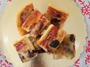 pizza con mozzarella,prosciutto e olive
