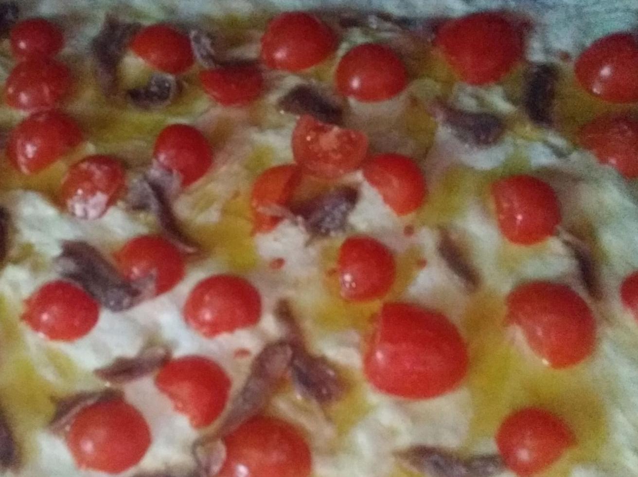 pizza con pomodorini pachino e alici