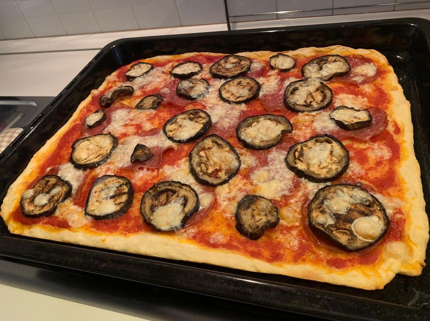 Pizza Alta Salame Napoli e Melanzane Grigliate