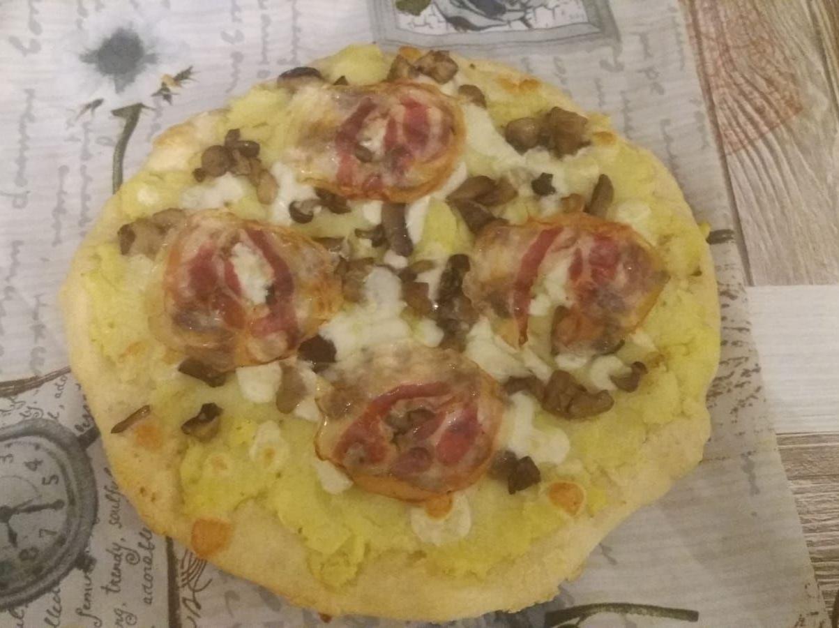 Pizza pancetta funghi patate