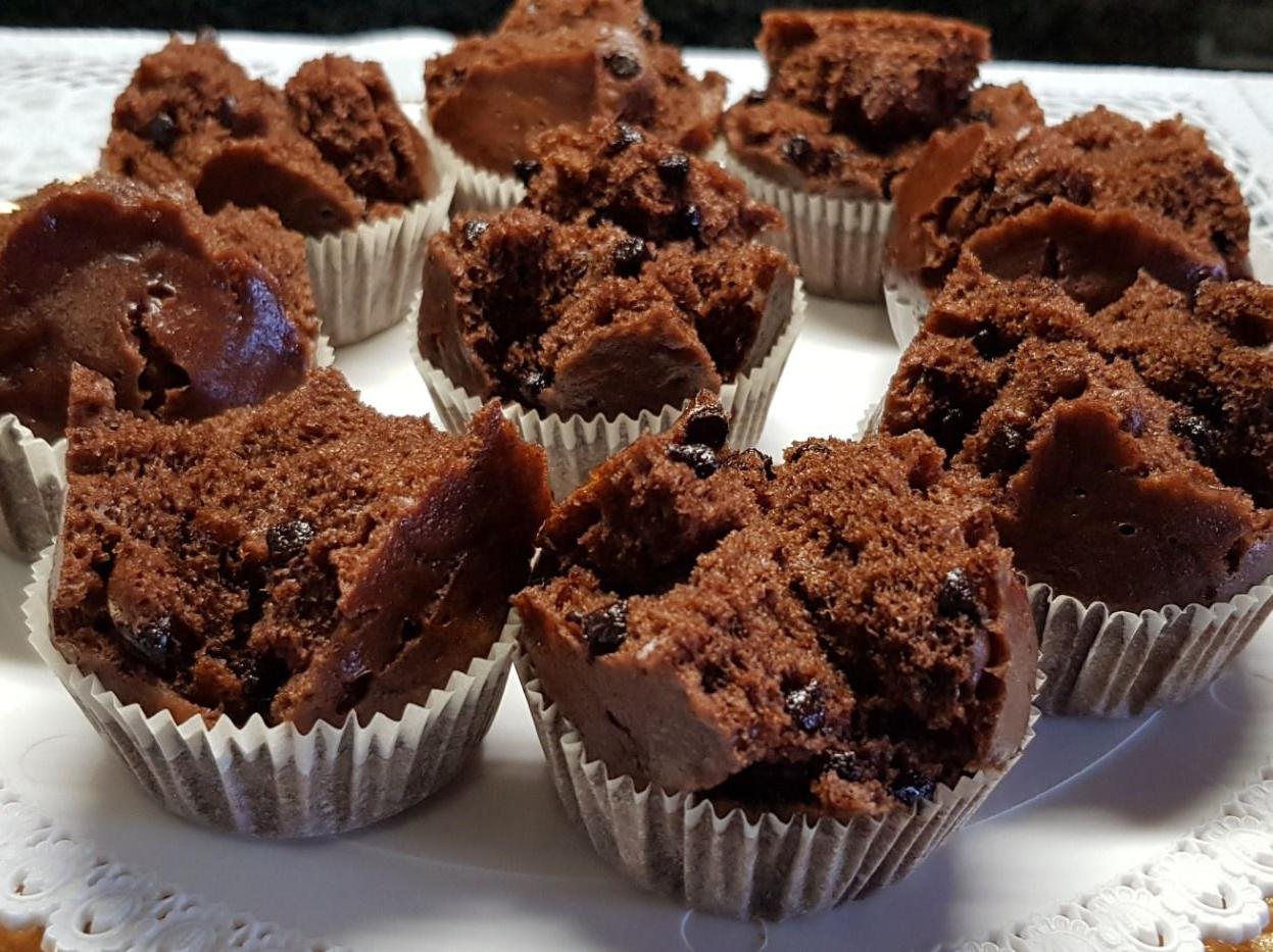 Muffin giapponesi al cacao e gocce di cioccolato