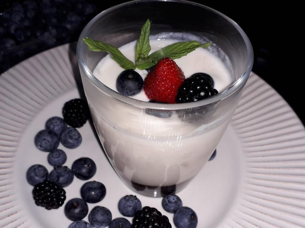 Bicchiere di panna cotta con frutti di bosco [7°sfida culinaria] dessert Dell'Estate!🌞