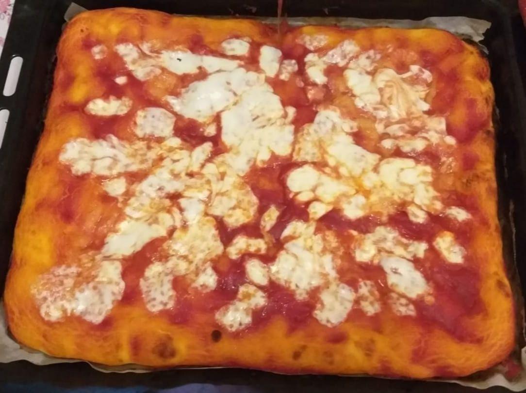 Pizza alta in teglia