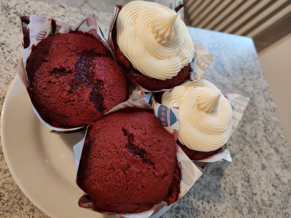 muffin (con frosting) red velvet
