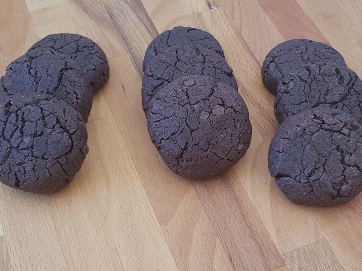 Cookies al cacao e cioccolato fondente