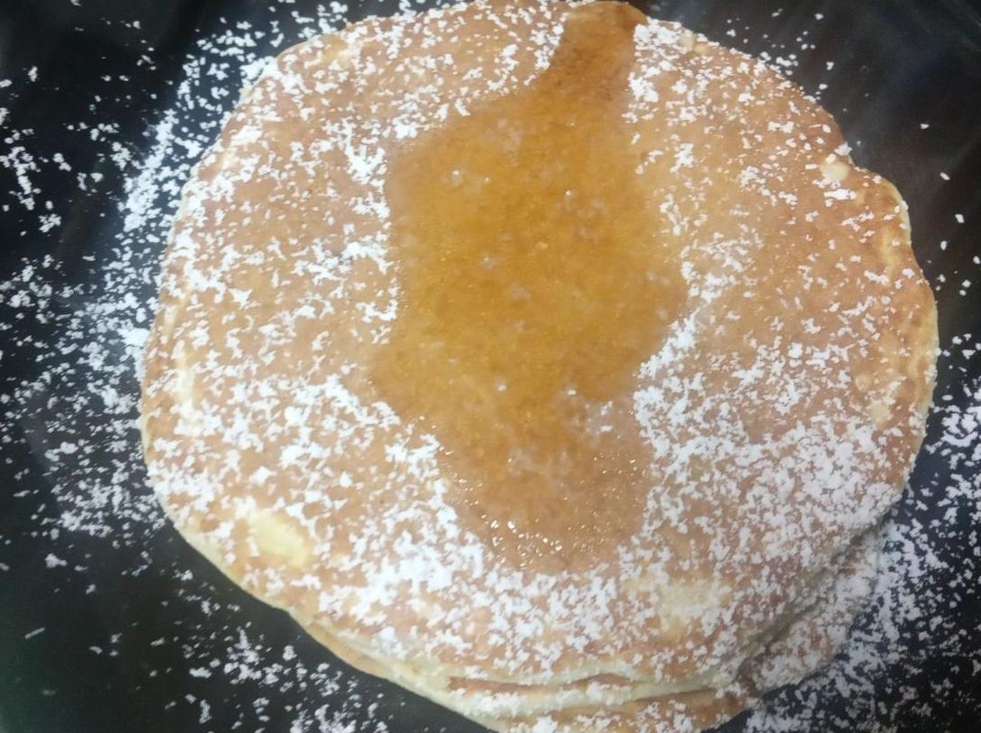 Pancake con sciroppo d'acero e zucchero al velo