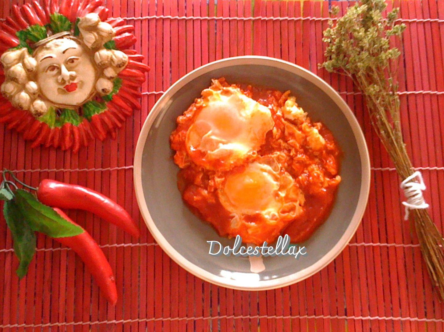 Uova con salsa di pomodoro datterino e peperoncino rosso Etna