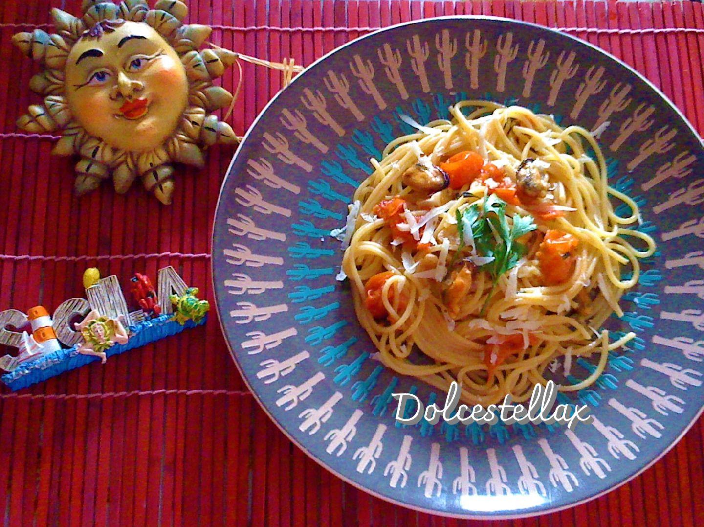 Spaghetti con cozze, pomodorini pachino e pecorino