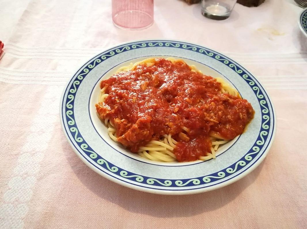 Spaghetti con tonno e peperoncino
