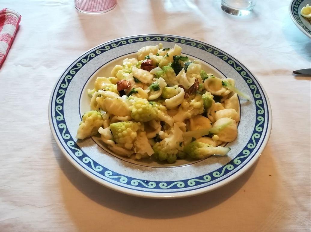 Orecchiette con il broccolo romano, aglio e peperoncino