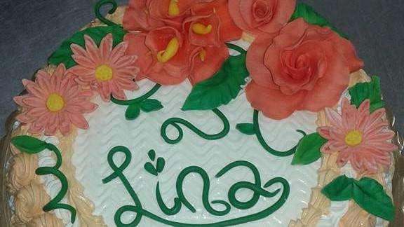 torta con fiori colorata